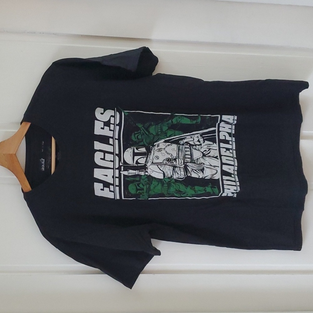 EUC Philadelphia Eagles x Star Wars Boba Fett Graphic Tee - Size L